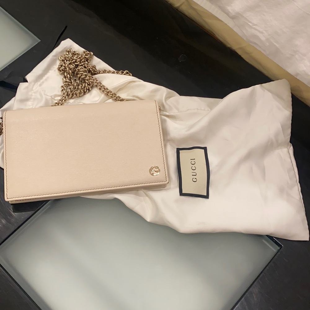 Brand new. Off white Gucci wallet on chain
